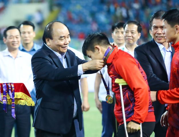 Chủ tịch nước Nguyễn Xuân Phúc biểu dương Đoàn thể thao Việt Nam và Đội tuyển bóng đá nam 